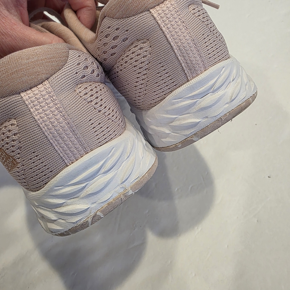 New Balance (WMNS) New Balance Arishi v1 Shoes Size 9.5 B - Picture 5 of 17